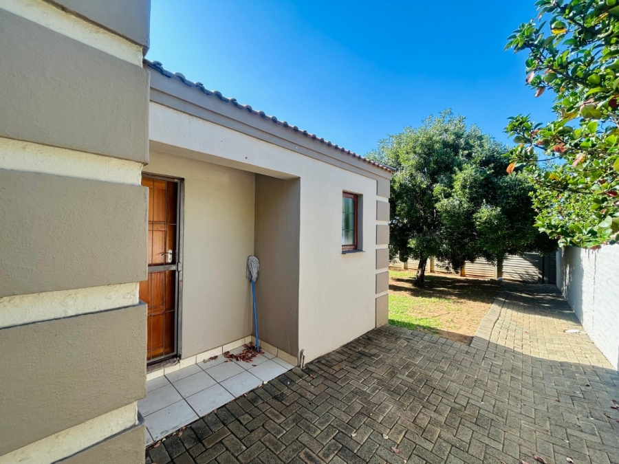 2 Bedroom Property for Sale in Langenhovenpark Free State